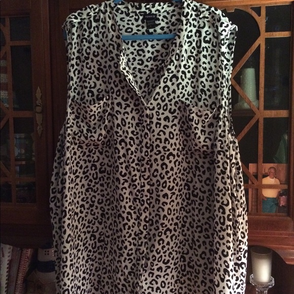 torrid Tops - TORRID 5 LEOPARD PRINT